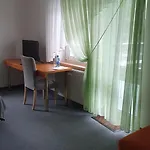 Lesny Dwor - Sniadanie I Parking W Cenie Bed & Breakfast 3*
