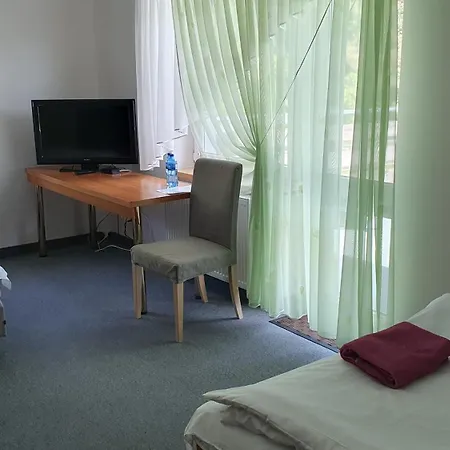 Lesny Dwor - Sniadanie I Parking W Cenie 3*