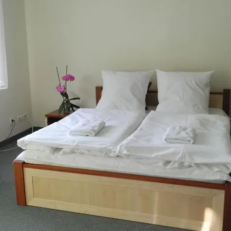 Lesny Dwor - Sniadanie I Parking W Cenie Neustettin