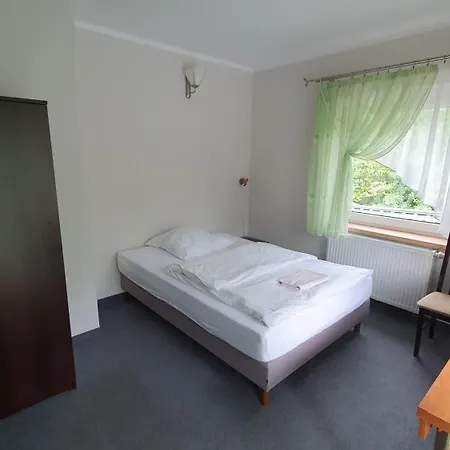 Frühstückspension Lesny Dwor - Sniadanie I Parking W Cenie Neustettin