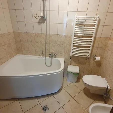 Lesny Dwor - Sniadanie I Parking W Cenie 3* Szczecinek