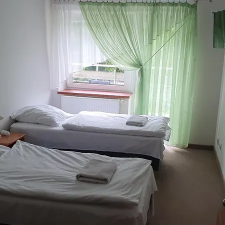 Lesny Dwor - Sniadanie I Parking W Cenie 3*