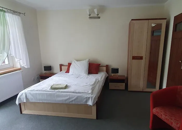 Lesny Dwor - Sniadanie I Parking W Cenie Frühstückspension Neustettin