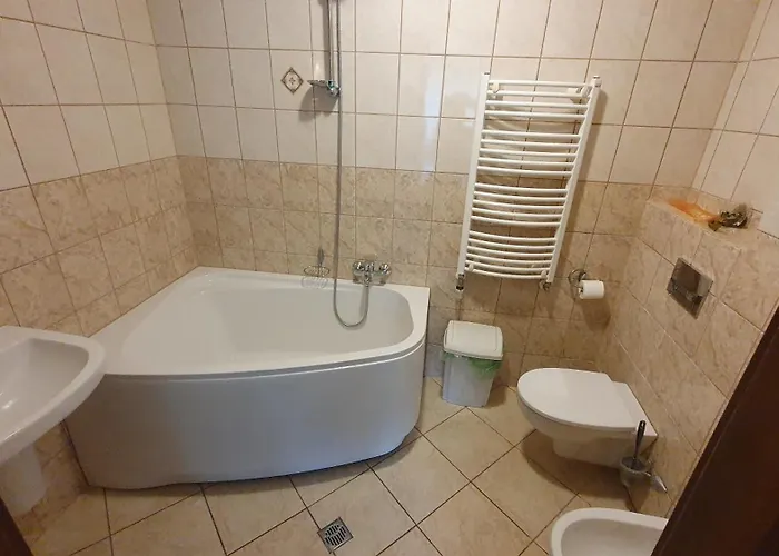 Lesny Dwor - Sniadanie I Parking W Cenie 3* Neustettin