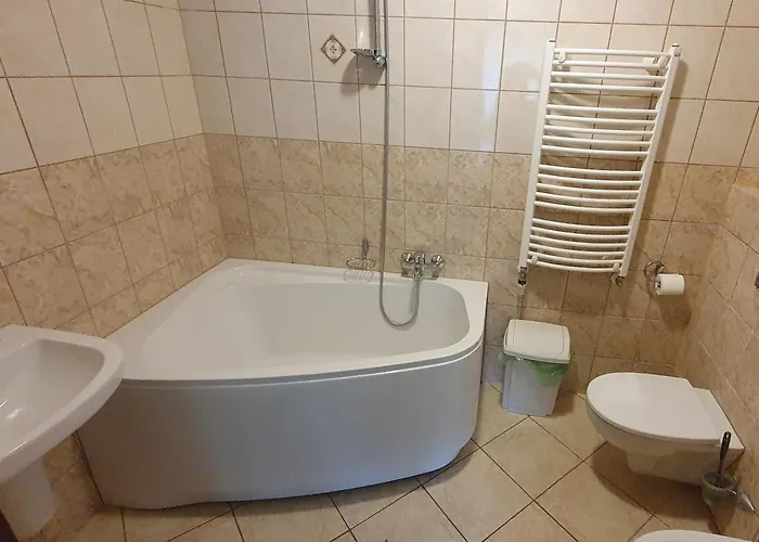 Frühstückspension Lesny Dwor - Sniadanie I Parking W Cenie Neustettin