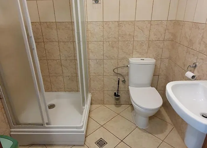 Lesny Dwor - Sniadanie I Parking W Cenie Frühstückspension Neustettin