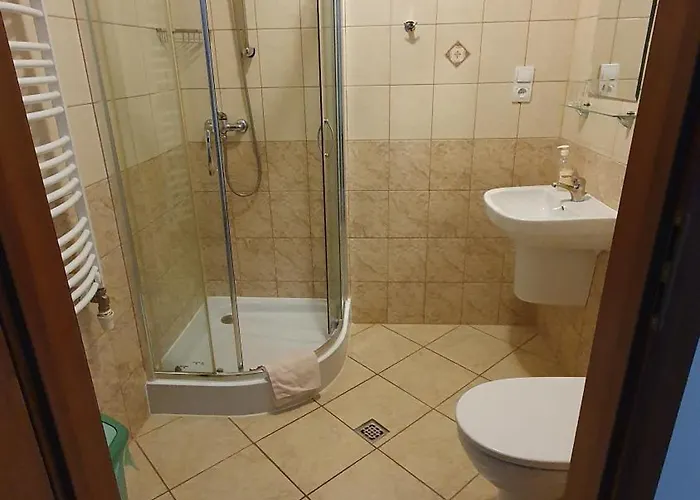 Lesny Dwor - Sniadanie I Parking W Cenie Frühstückspension