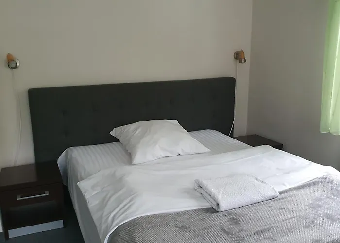 Lesny Dwor - Sniadanie I Parking W Cenie Frühstückspension