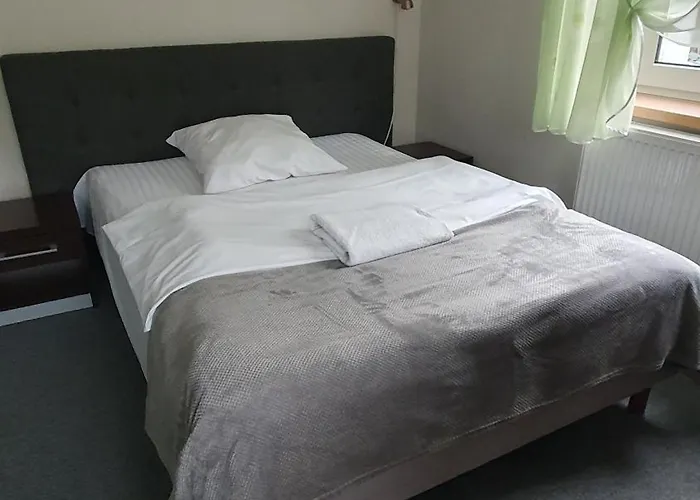 Lesny Dwor - Sniadanie I Parking W Cenie Neustettin