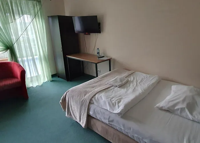 Lesny Dwor - Sniadanie I Parking W Cenie Frühstückspension Neustettin