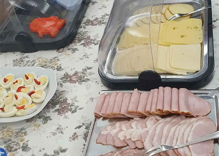 Lesny Dwor - Sniadanie I Parking W Cenie 3*